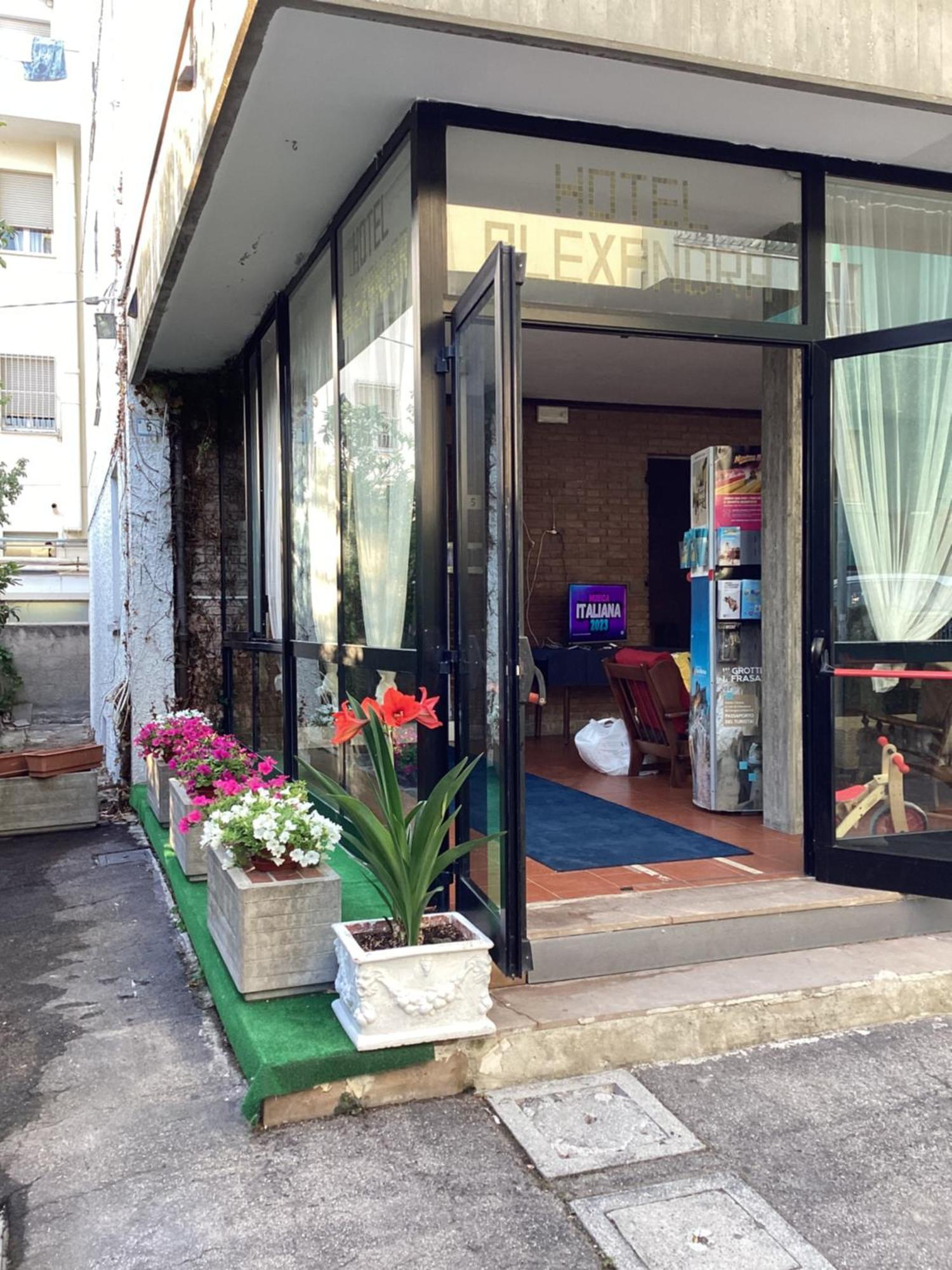 Hotel Villa Alexandra 벨레지아아지마리나 외부 사진